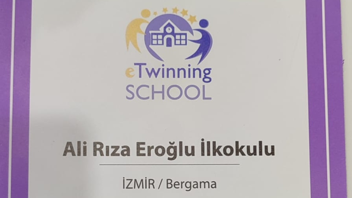 E-TWİNNİNG OKULU BELGEMİZİ TÖRENLE ALDIK.